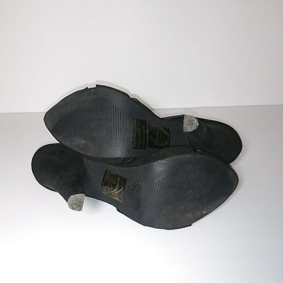 Black Faux Suede Black Heels Size 8 - Picture 7 of 8